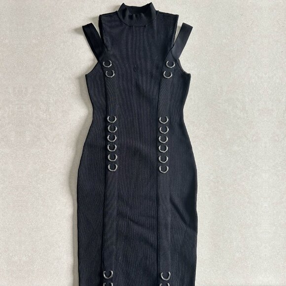 Guess Carrie Cold-Shoulder Sweater Ribbed Bodycon Dress ASO Isabelle Lightwood - Picture 6 of 11